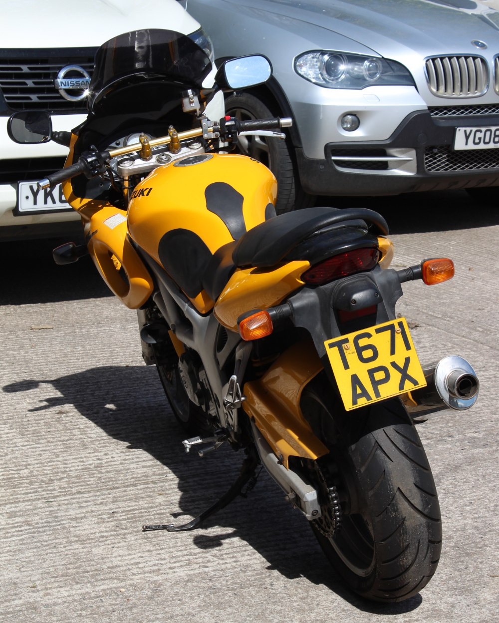 Property of a deceased estate - motorcycle or motorbike - a Suzuki SV650, yellow, registration - Image 3 of 4