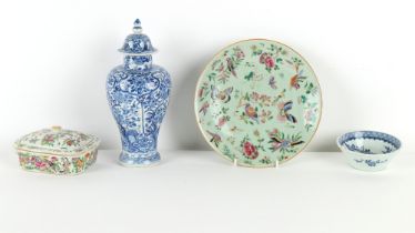 Property of a gentleman - a group of four Chinese ceramics, 18th / 19th century, including a