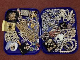 A Collection of Modern Costume Jewellery, to include gilt coloured, imitation pearl, brooches,