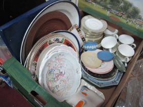 Royal Doulton part tea service in the 'Sonnet' pattern comprising of eight teacups, saucers, side