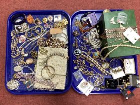 An Assortment of Costume Jewellery, to include shell cameo brooch (loses), diamanté necklace, beaded