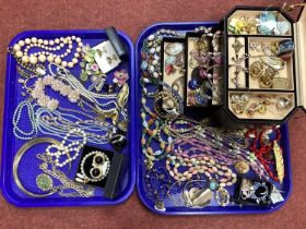 An Assortment of Costume Jewellery, to include glass bead necklaces, diamanté brooch, gilt