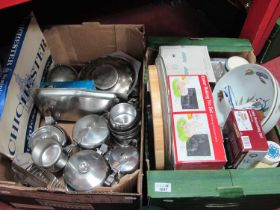 A quantity of stainless steel ware to include teapot, jugs, toast rack, bowls, napkin rings, and