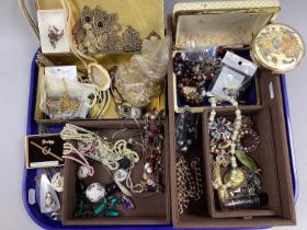 An Assortment of Costume Jewellery, to include diamanté brooches, floral beaded necklace, crystal