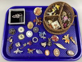 An Assortment of Brooches, clips and pins to include diamanté Buckingham brooch, enamel inlay Fish