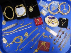 A Collection of Gilt Coloured Jewellery, to include expandable bracelet with Leopard head design,