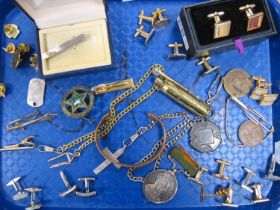 An Assortment of Gents Accesories to include gilt tone cufflinks, curb link chain, novelty tie slide