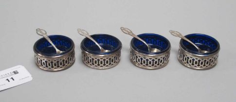 A Set of Four Dainty Salts, stamped "Sterling", each with blue glass liner, 4.2cm diameter, together