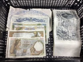 Collection Of World Banknotes, including eighteen consecutive run of Russia 500 Roubles, three
