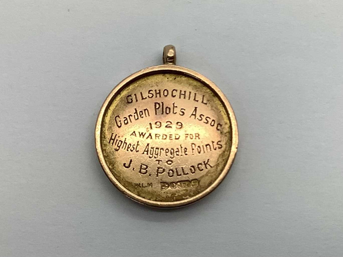 A Chester Hallmarked 9ct Gold Medallion Pendant, initialled and engraved "Gilshochill Garden Plots - Image 4 of 4