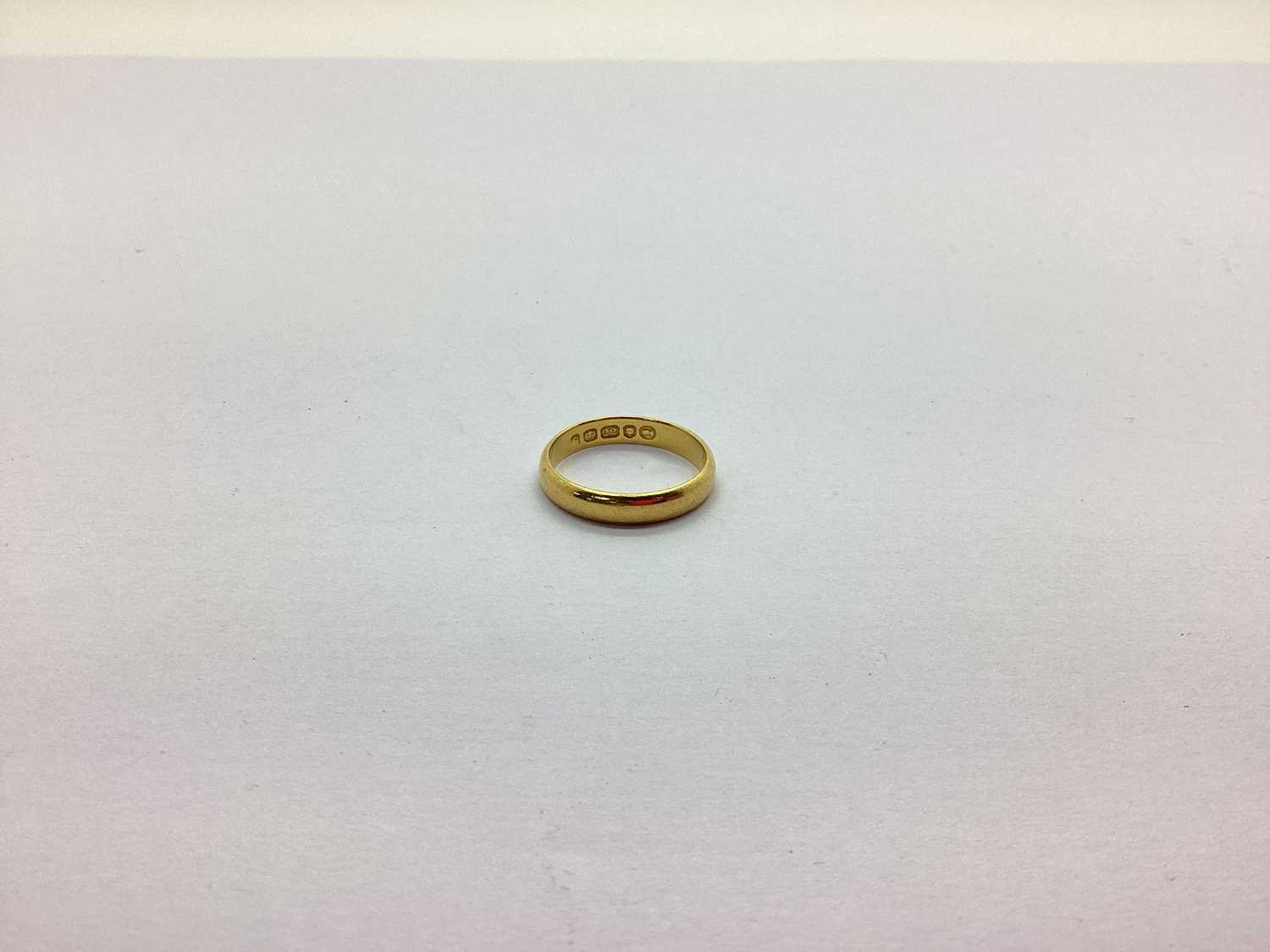 A 22ct Gold Wedding Band, of plain design, (finger size N 1/2) (4.1grams).