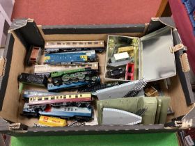 A collection of "OO" Model Railway items to include Lima Class 33 Diesel Locomotive, R/No. D6524, BR