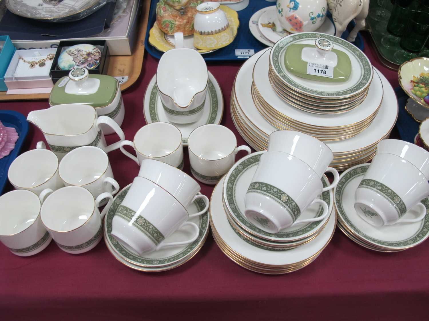 Royal Doulton 'Rondelay' Table China, of approximately forty-six pieces.