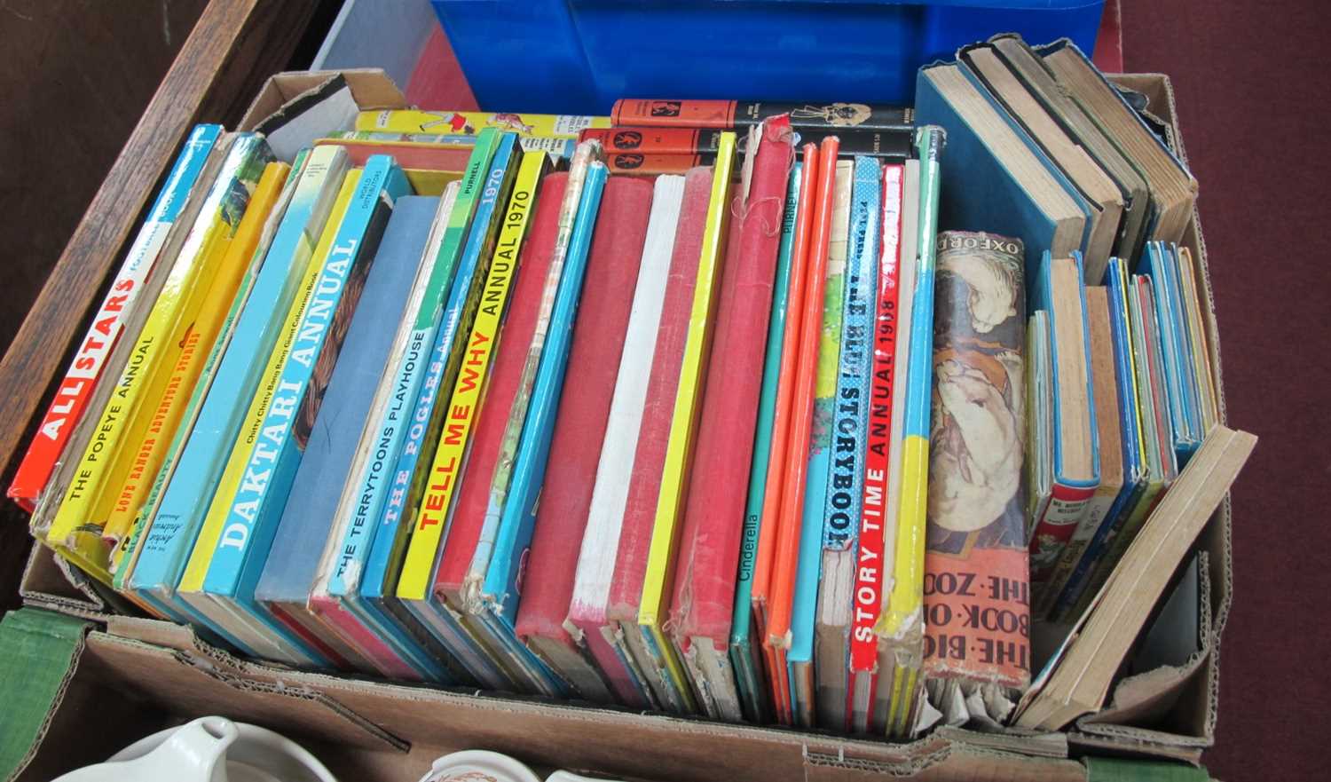 A large collection of vintage books and annuals to include Popeye Annual, Daktari, Book for boys,