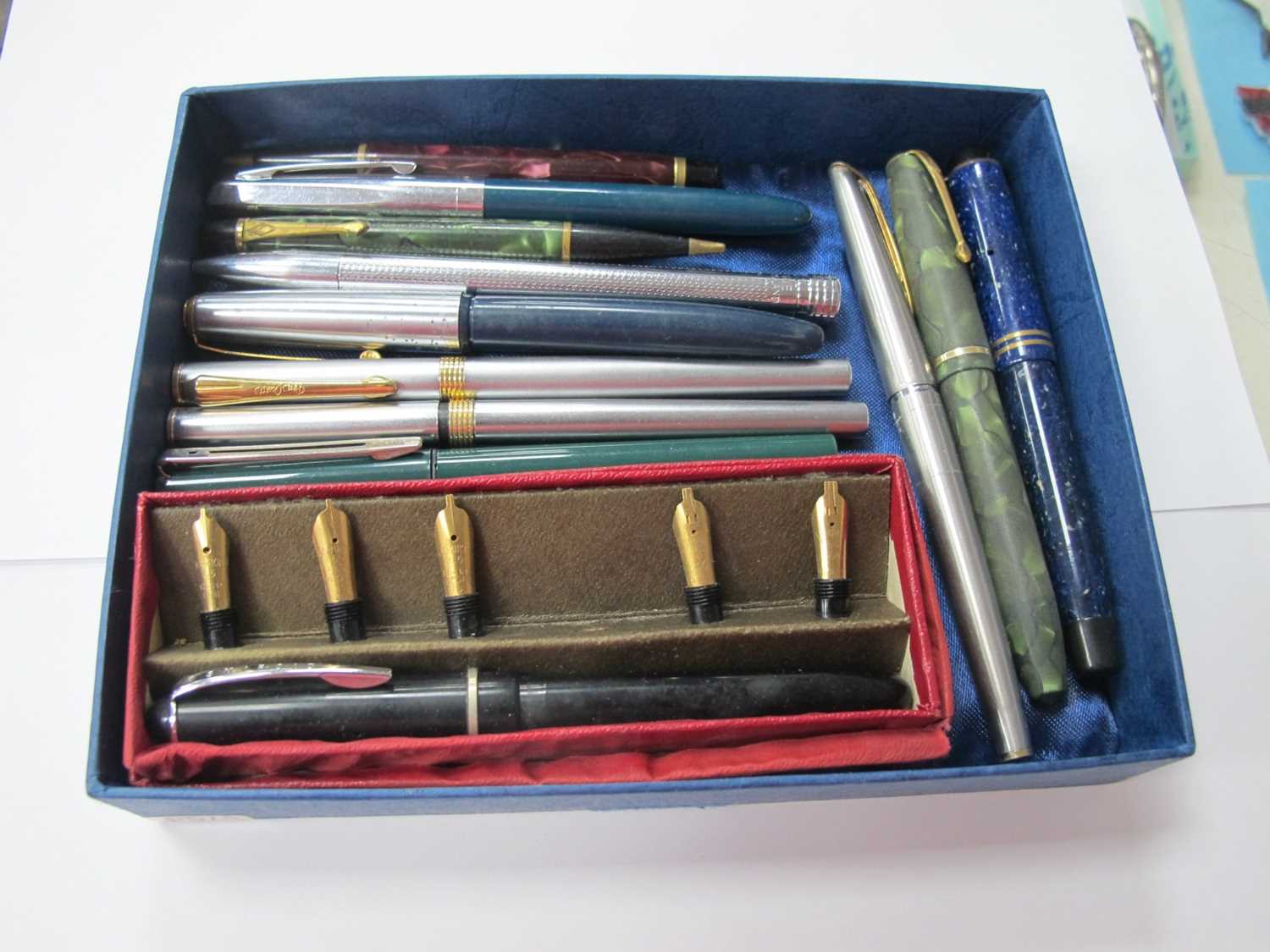 Waterman Ink Pen, with 18k nib, earlier Conway Stewart and Parker examples with 14k nibs, nine other