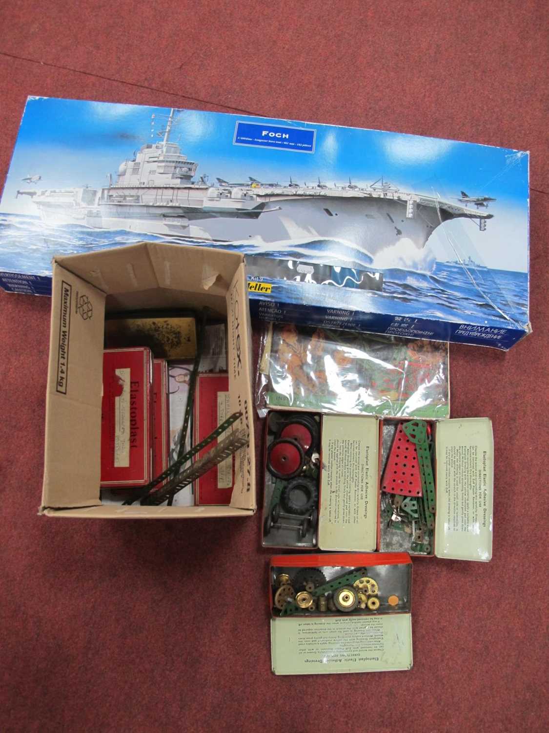 Various boxes containing loose Meccano and some instruction manuals together with a Heller Kit 9