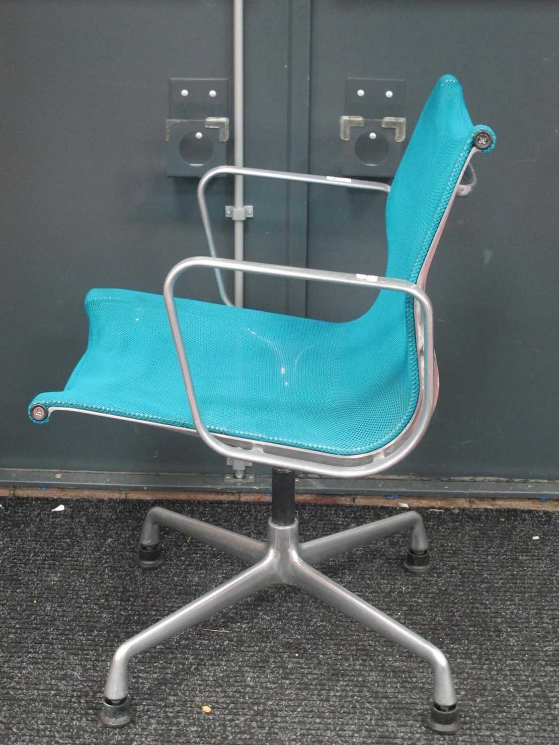 Charles Eames EA 107 Aluminium Side Chair, upholstered in a turquoise mesh fabric, black label to - Image 5 of 7