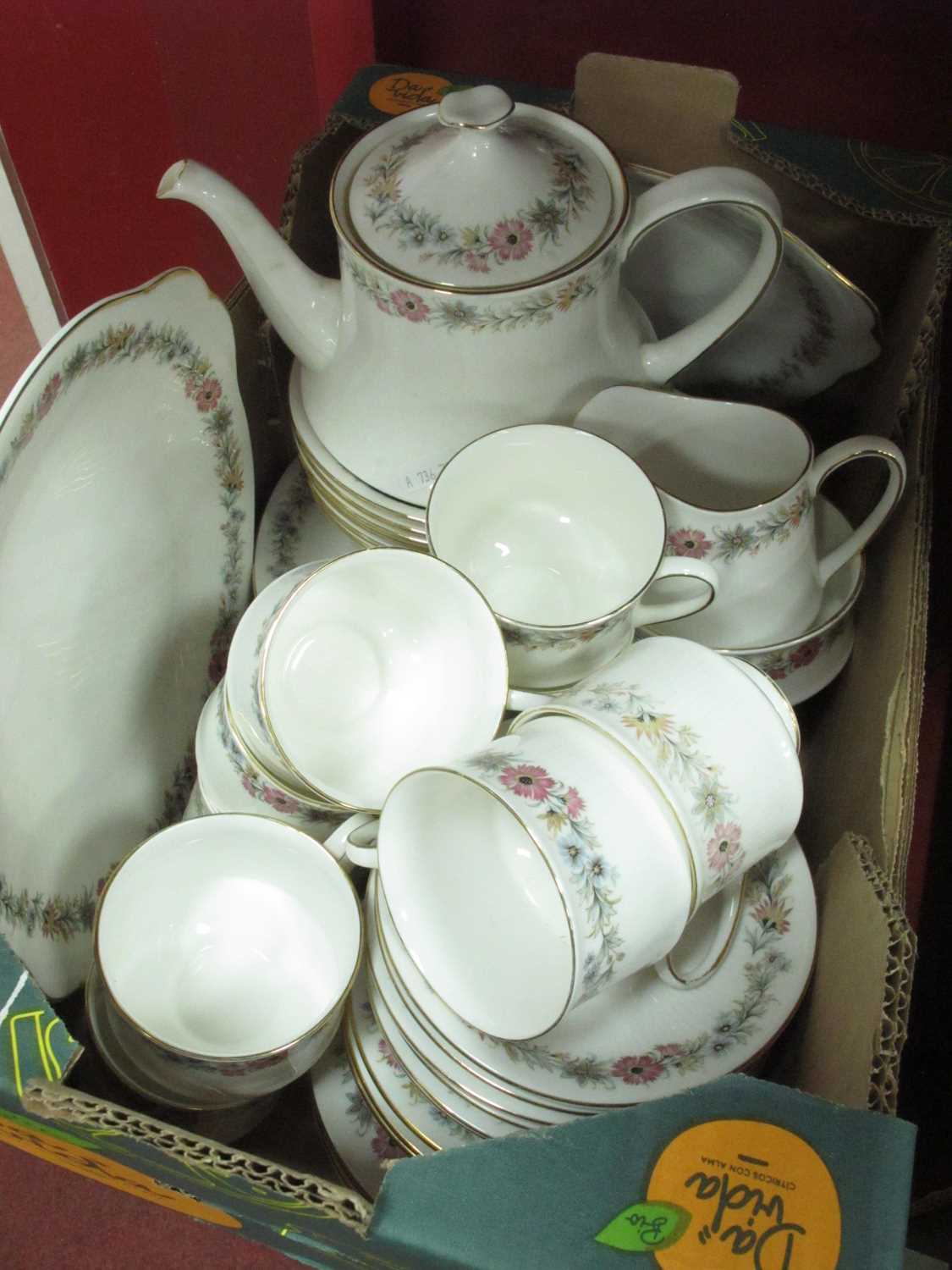 Paragon 'Belinda' Table China, of forty-two pieces including teapot