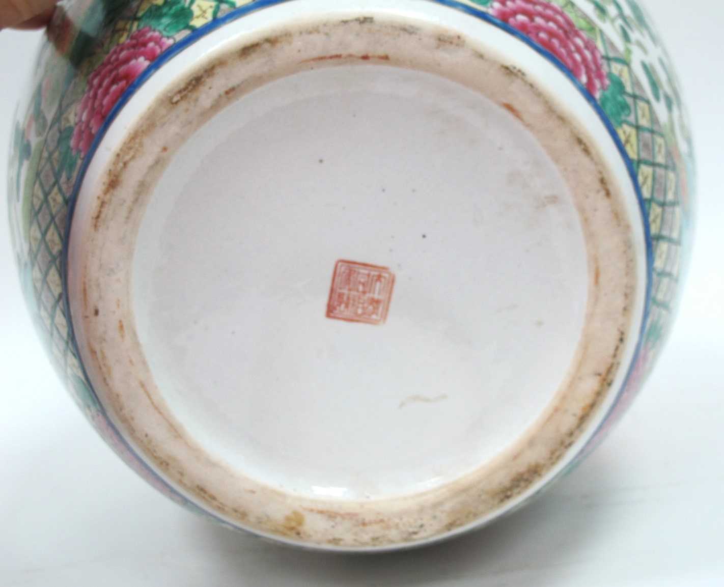 A Large Modern Chinese Pottery Ginger Jar and Cover, decorated in the famille rose palette with - Image 6 of 6