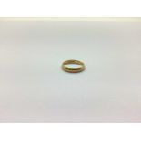 An 18ct Gold Plain Wedding Band, (finger size M) (2.5grams).