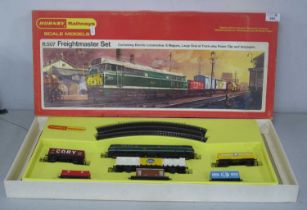 A Hornby 'OO' Gauge/4mm Ref No R.507 Freightmaster Train Set, containing a Class 31 Diesel AIA-AIA