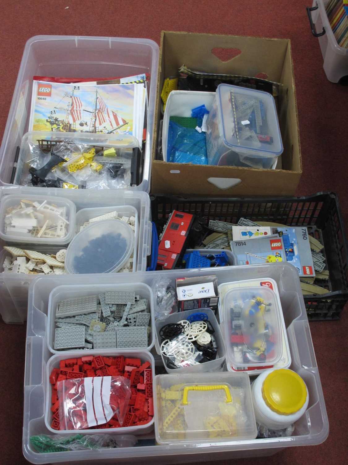 An Interesting Collection Predominantly 1980s Loose Lego Components Often Sorted by Type, to include