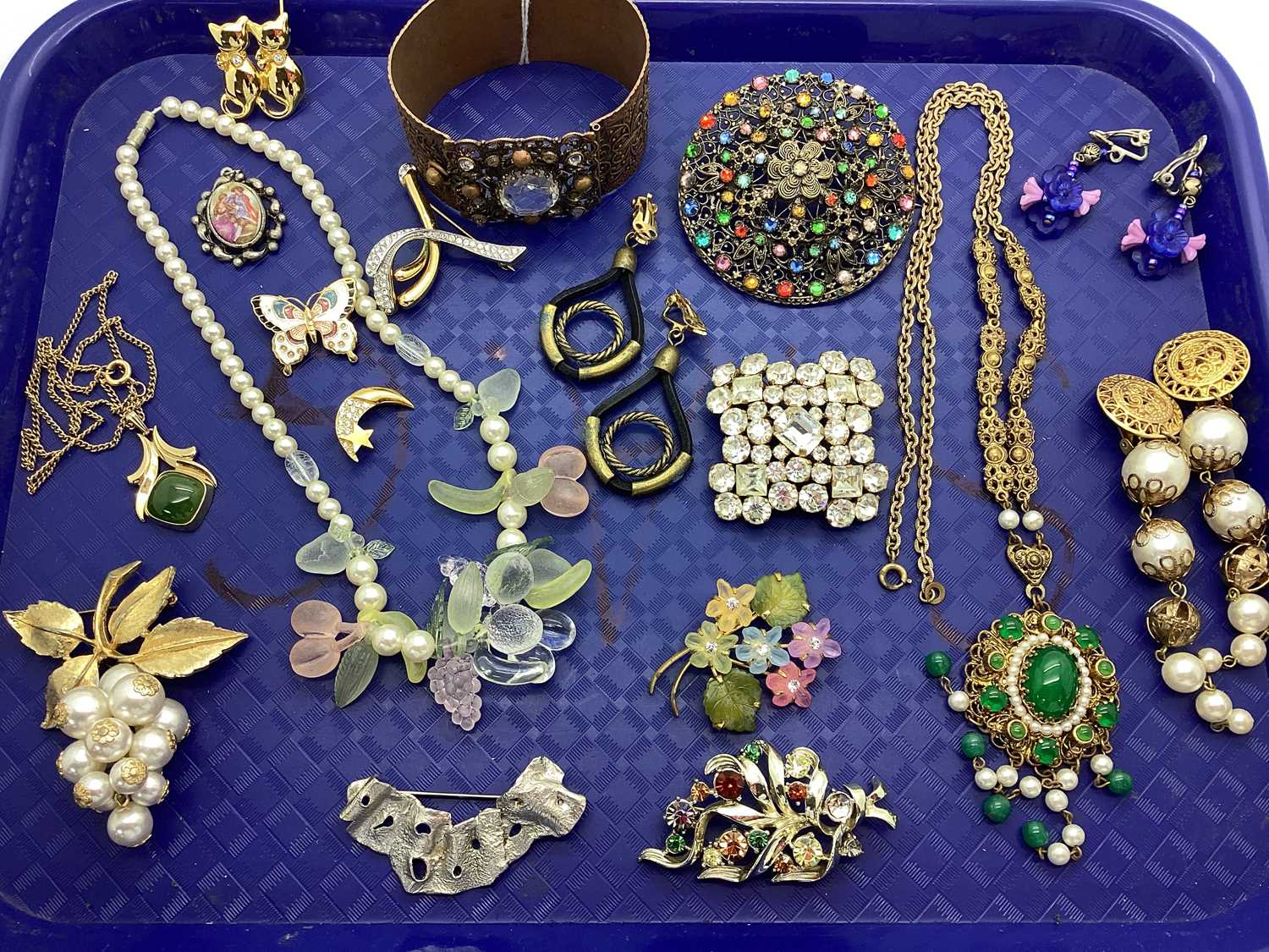 Vintage and Later Costume Jewellery, including brooches, earrings, necklaces, bangle :- One Tray