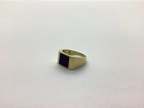A Gent's Signet Style Ring, rubover inset panel, stamped "585" (finger size S) (7.5grams).