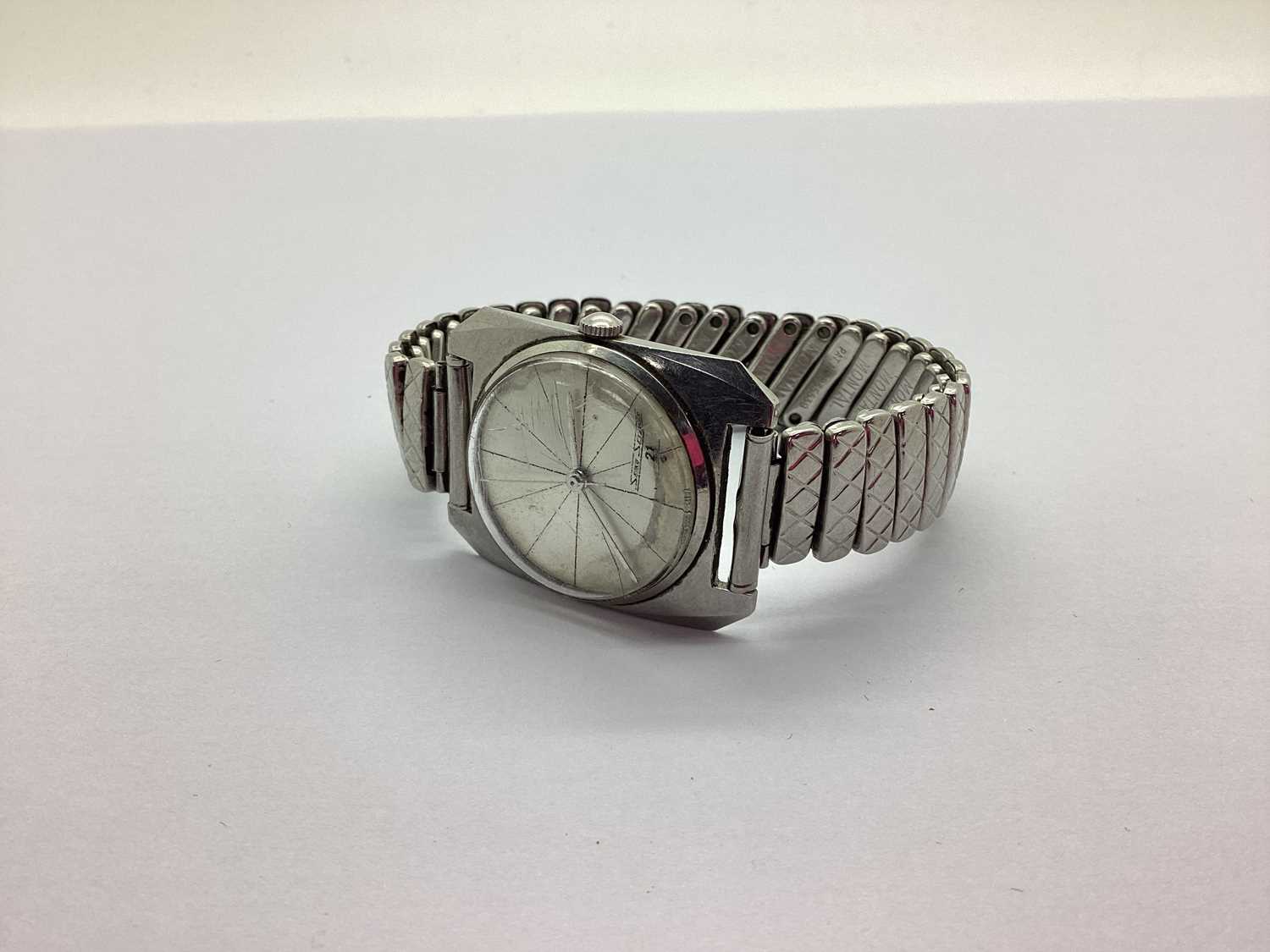 Seiko; A c.1960's Skyliner Gent's Wristwatch, (6220 7990) the signed dial with line detail and