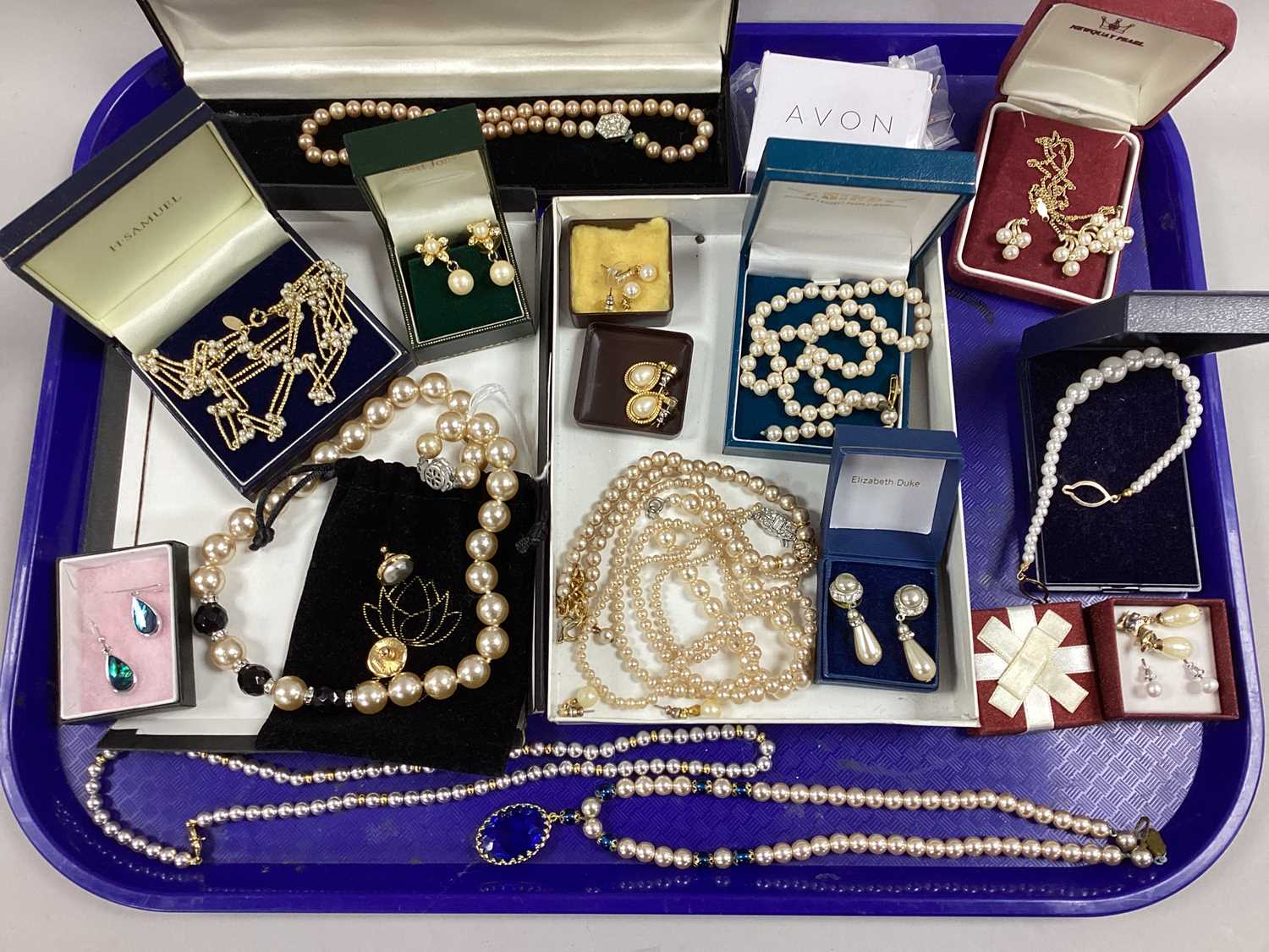 A Mixed Lot of Assorted Imitation Pearl Costume Jewellery, including earrings, necklaces, etc :- One