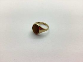 A 9ct Gold Tiger's Eye Inset Signet Style Ring, (finger size P). 2.3grams in weight, stone is