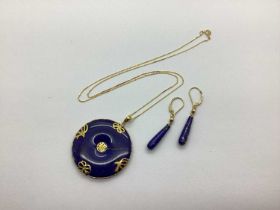 A 14ct Gold Hardstone Pendant, of Cicle Form, with Oriental Cutout Decoration, suspended on a dainty