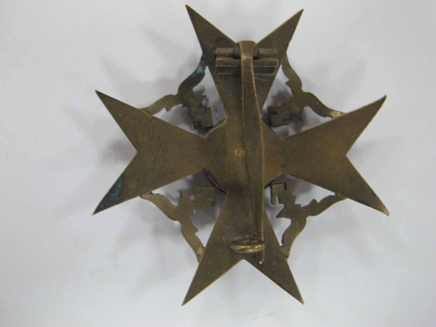 Spanish Civil War Third Reich German Spanish Cross In Bronze, badge awarded to Non Combantants - Image 2 of 9