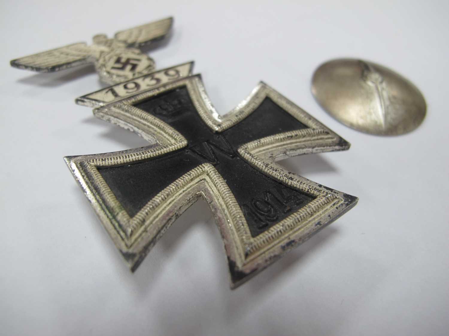 WWII Third Reich German 1914 First Class Iron Cross, with factory applied 1939 clasp, maker marks on - Image 10 of 13