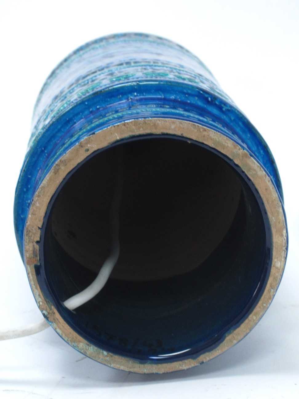 Aldo Londi (Italian) for Bitossi, a large Remini blue cylindrical table lamp, with incised detail No - Image 3 of 4