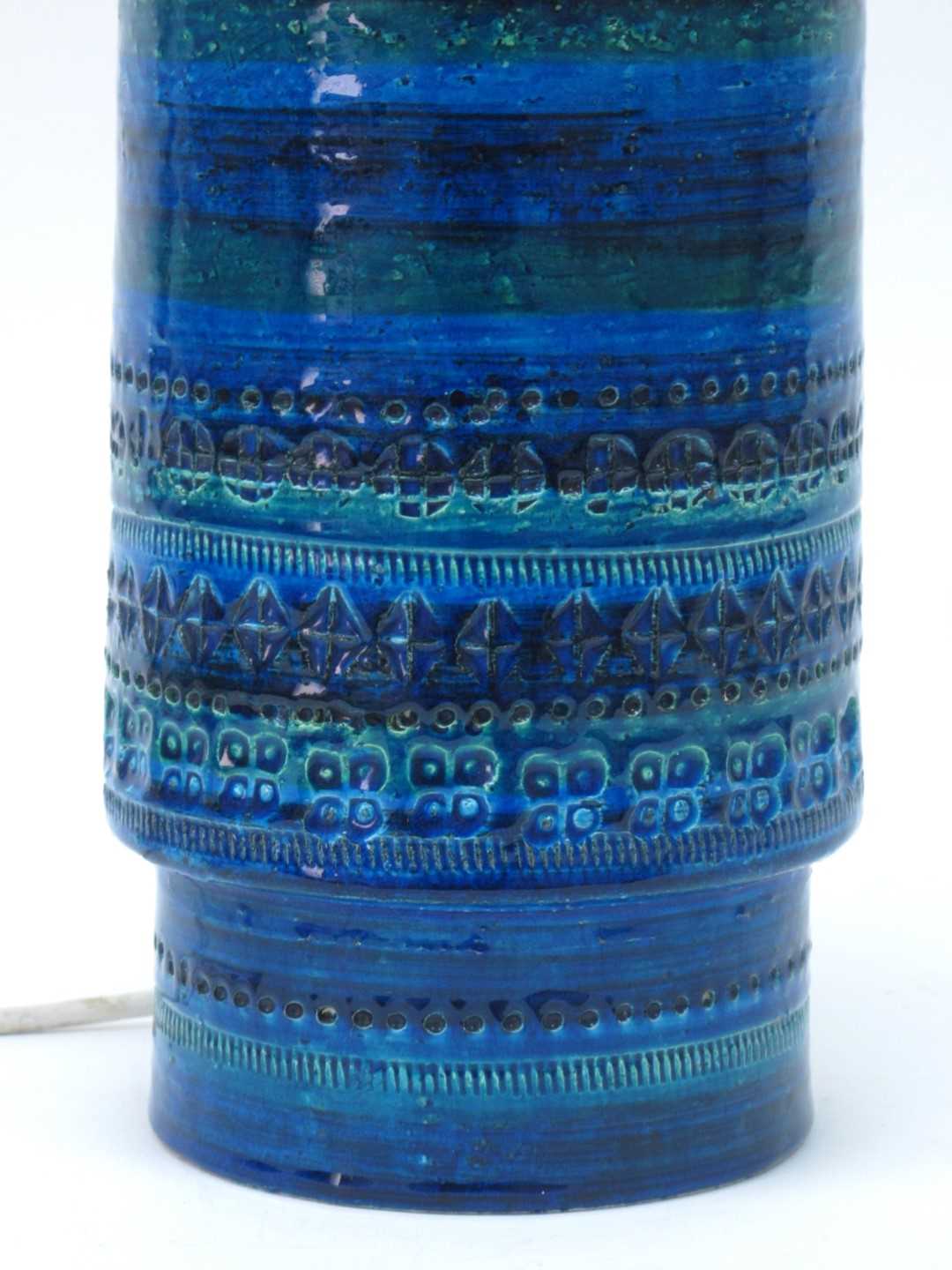 Aldo Londi (Italian) for Bitossi, a large Remini blue cylindrical table lamp, with incised detail No - Image 4 of 4