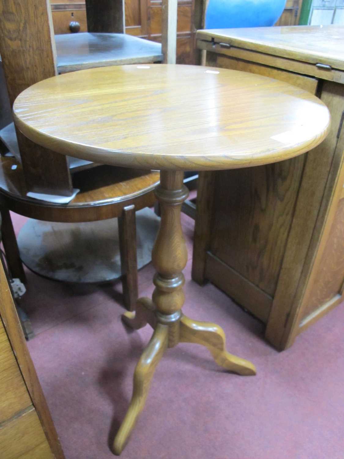 Ercol Pedestal Table, with a circular top, turned pedestal, on cabriole legs, (bearing label),