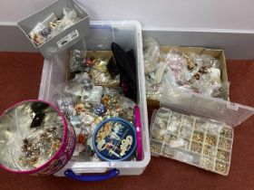 Jewellery Making - A mixed lot of assorted costume jewellery findings, beads, chains, assorted