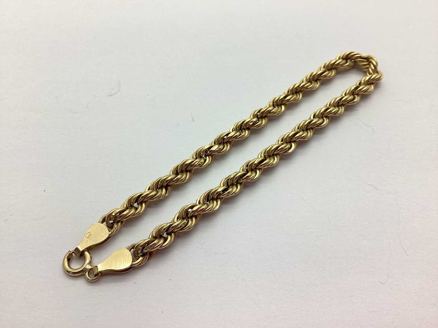 A Hallmarked 9ct Ropetwist Link Bracelet, measures 19cm (weight 3.3grams).