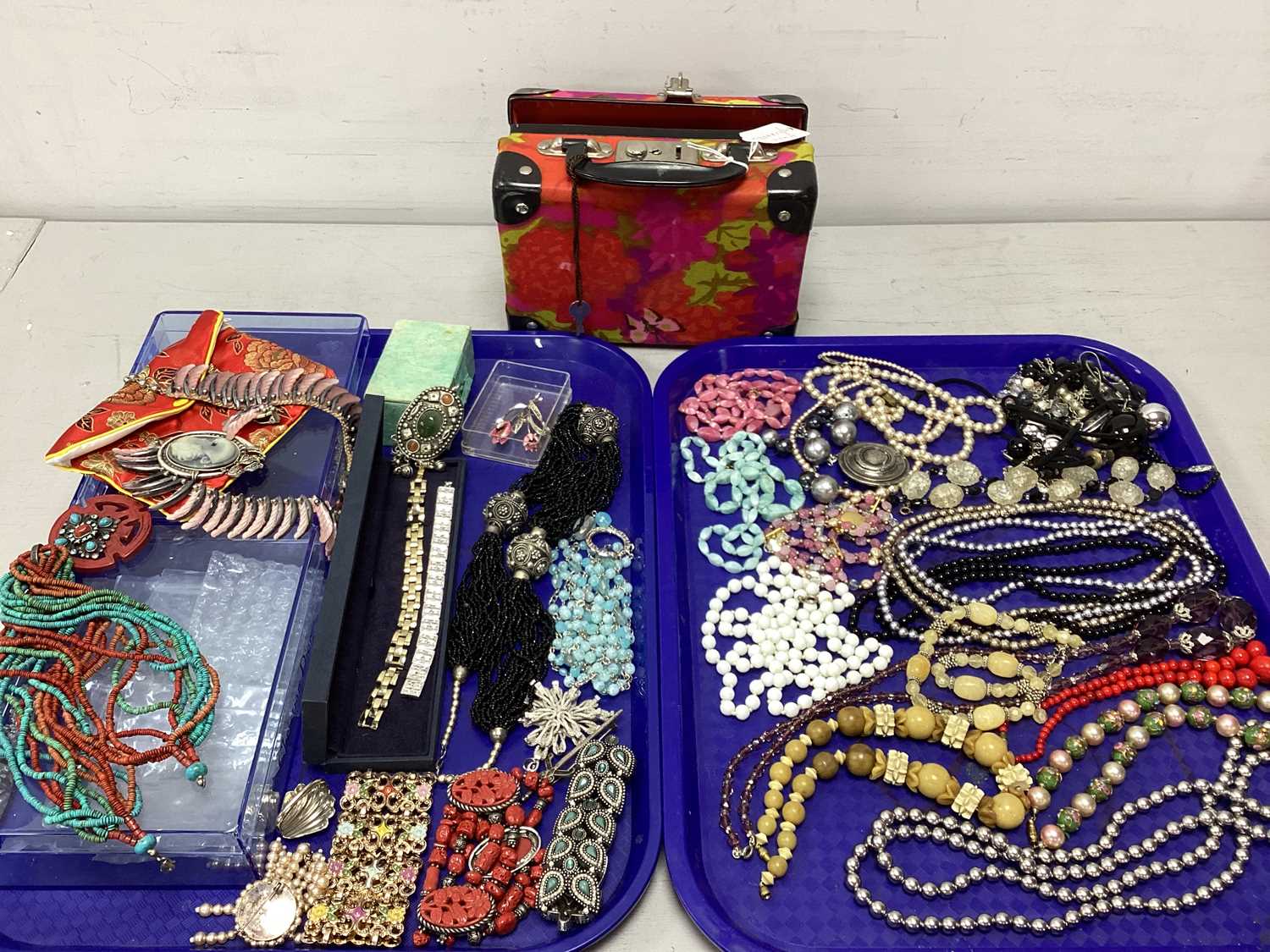 Assorted Costume Jewellery, including bracelets, assorted bead necklaces, matching necklace and clip