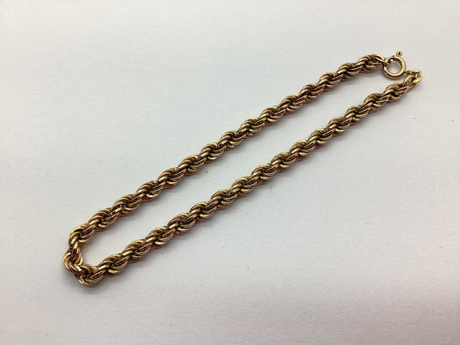 A 9ct Gold Ropetwist Chain Bracelet, (unsoldered clasp stamped "9kt") (6.7grams).