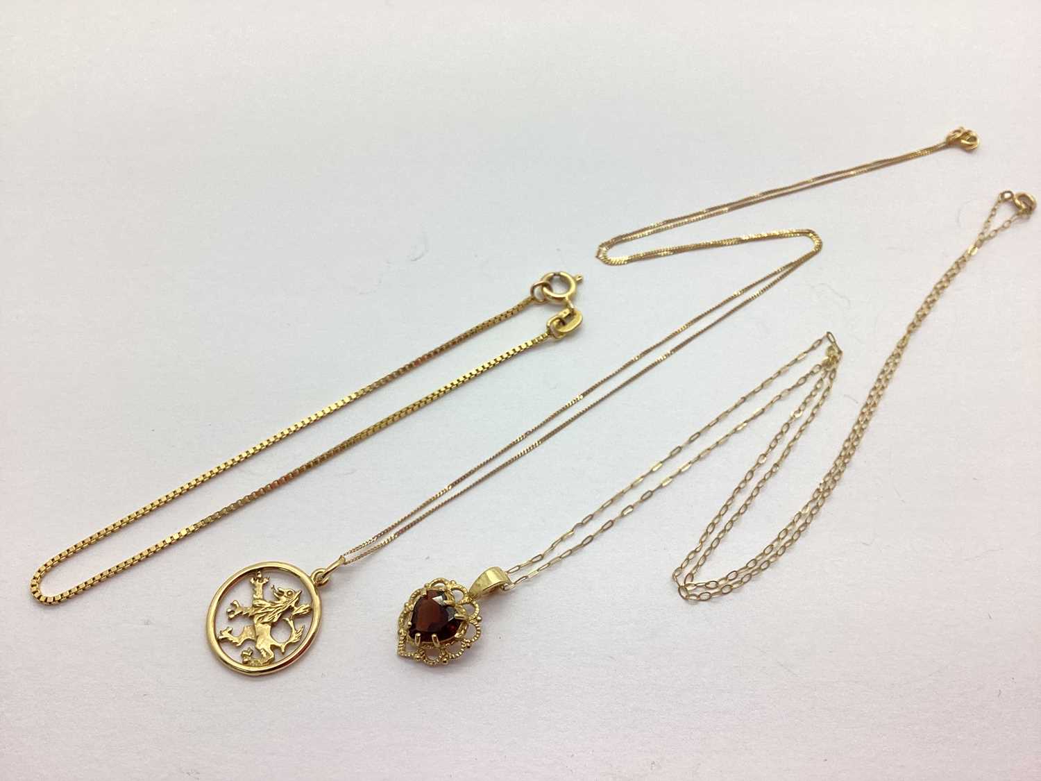 A Hallmarked 9ct Dainty Box Link Bracelet, together with a dainty pendant necklace, of open circle