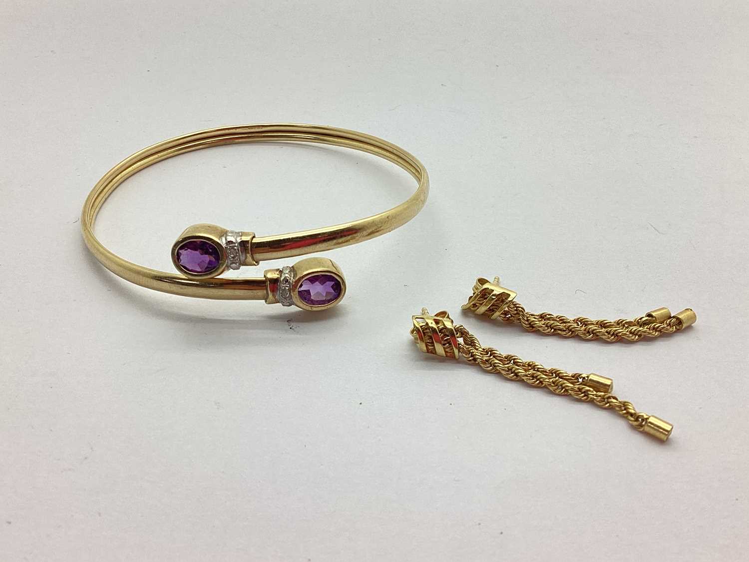 A 9ct Gold Ladies Bangle, with rubover and inset detail, together with a pair of rope twist style