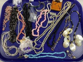 A Variety of Costume Jewellery, to include a coral chip necklace, to barrel clasp, shell drop