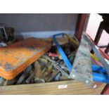 Tools - Hickory handled lump hammer, Stanley knife, marking gauges, Draper socket set, levels, bow