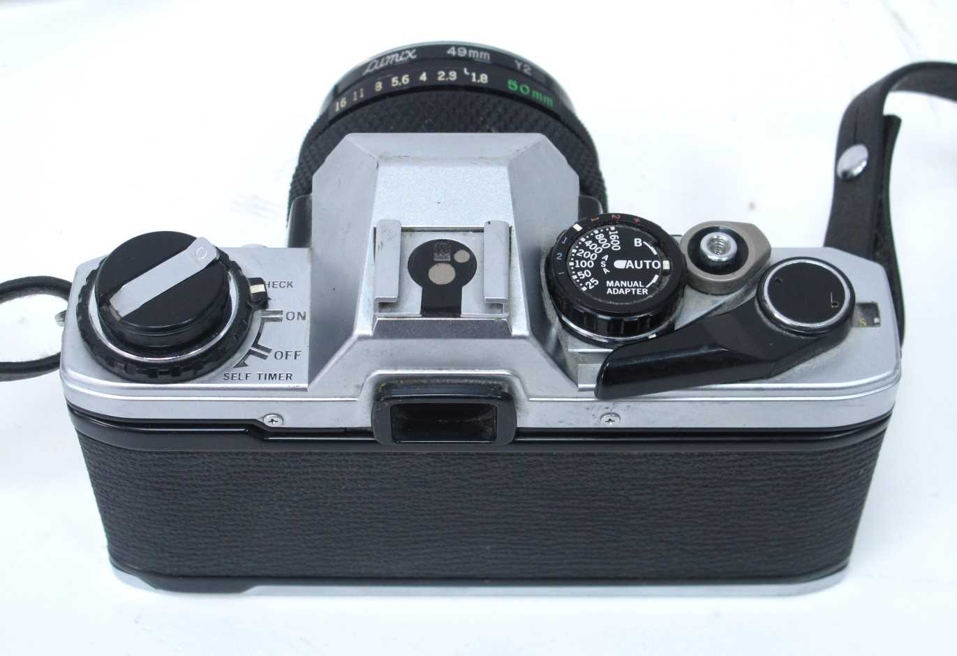 Olympus OM10 camera together with three Olympus Zuiko OM lenses comprising of MC Auto-W 35mm F2 wide - Image 5 of 6