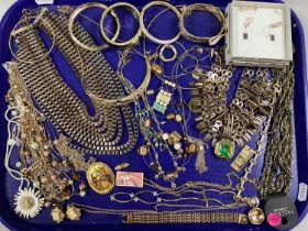 A Collection of Gilt Tone Costume Jewellery, to include daisy shaped pendant necklace, gate link