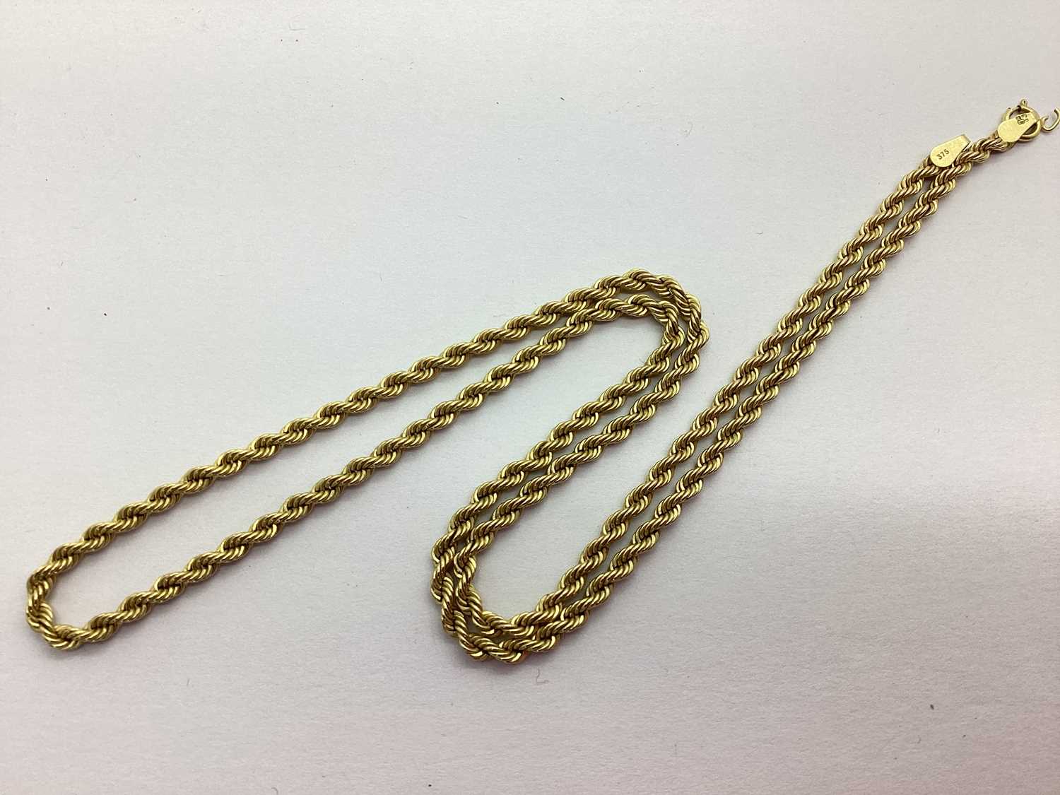 A 9ct Gold Ropetwist Necklace, (clasp damage), 45cm long (3.1grams).