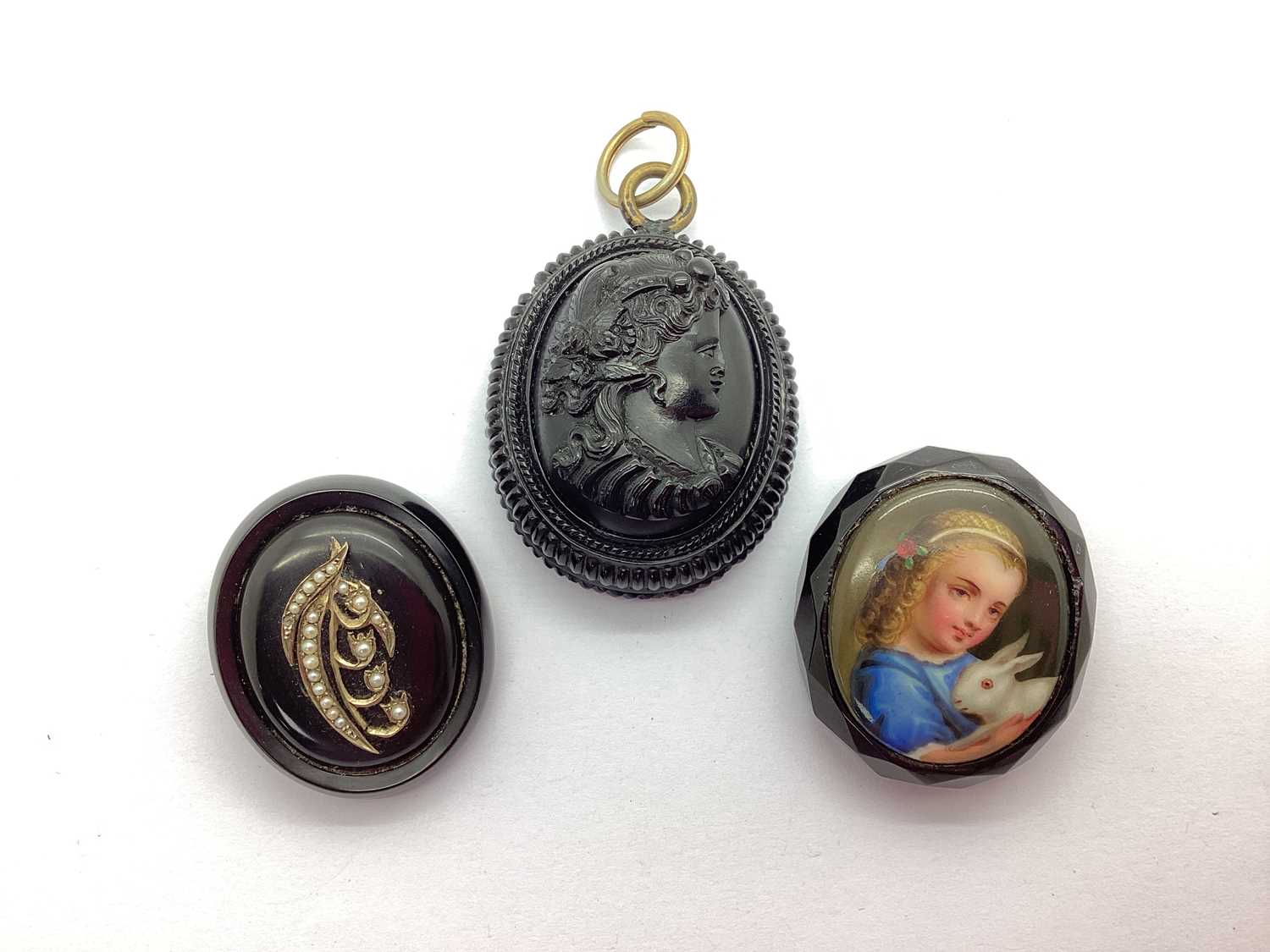 A Large Victorian Oval Locket Back Pendant, of cameo style, depicting female profile (lacking glazed