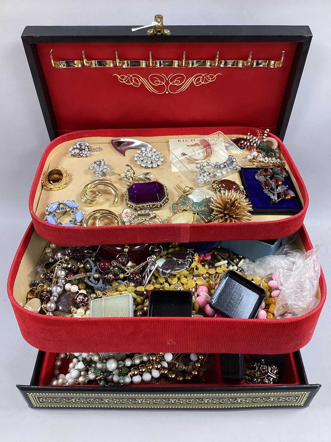 A Mixed Lot of Assorted Costume Jewellery, including bangles, earrings, assorted brooches, bead